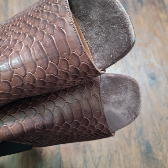 NWOT Donald Pliner Brown Wedge Lizzy Booties size 9